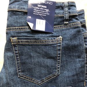 NWT Bandolino Blue Jean Slim Capri